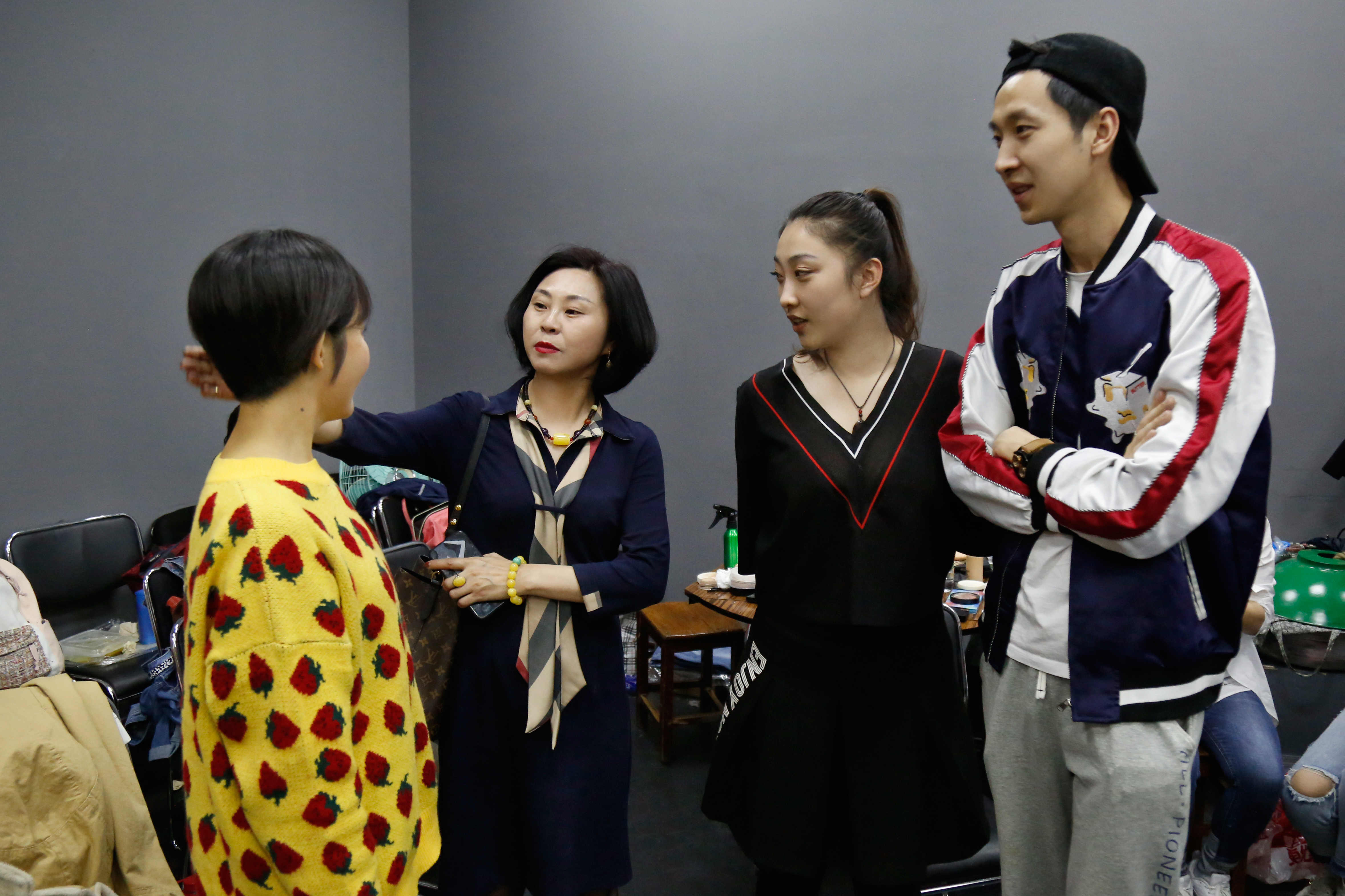 67剧组来北京电影学院表演进修班选角演员在试戏途中怒摔手机