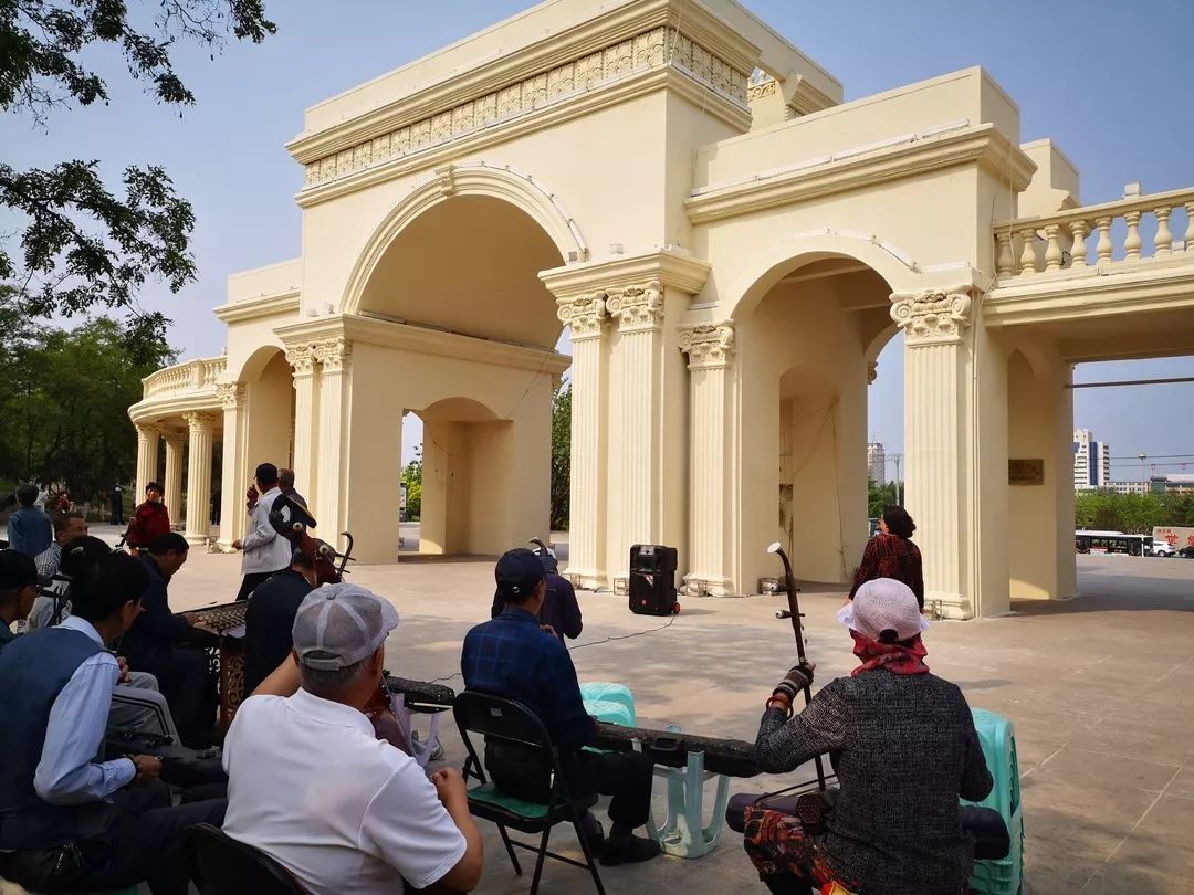 世纪门作为鲅鱼圈的地标性建筑之一,是市民休闲娱乐和游客观光