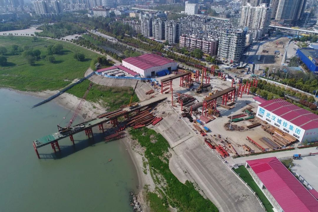 4月22日,江汉七桥主桥下部结构基础施工已全部完成,将迈入主桥架梁