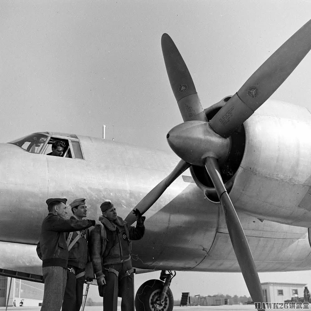 原创见证美国强大航空工业 忙碌的b-26"掠夺者"轰炸机生产线