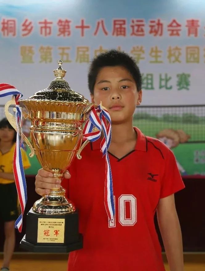 【校园新闻】中山小学男子排球队蝉联桐乡市小学生校园排球联赛冠军_