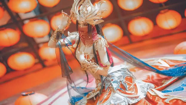 全网cos妖女美杜莎小姐姐揭开面具后网友中了你的毒