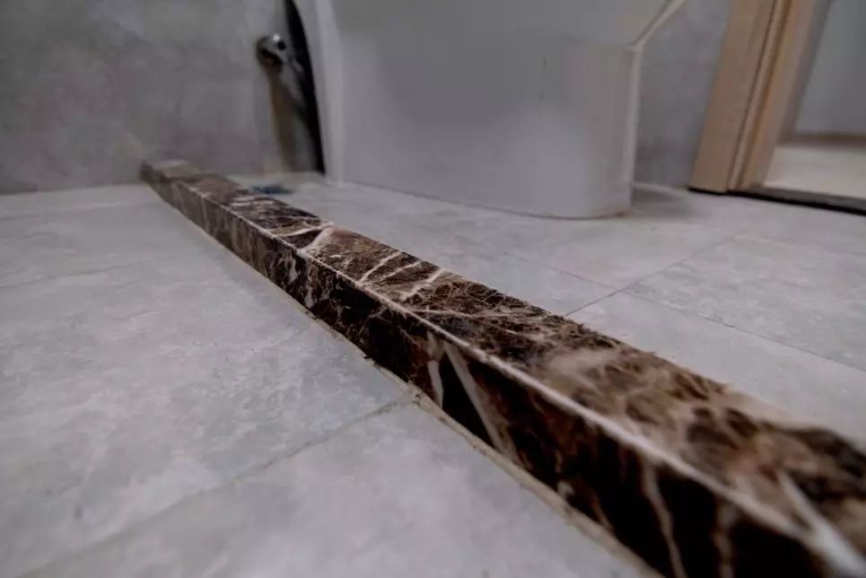 卫生间设置挡水条