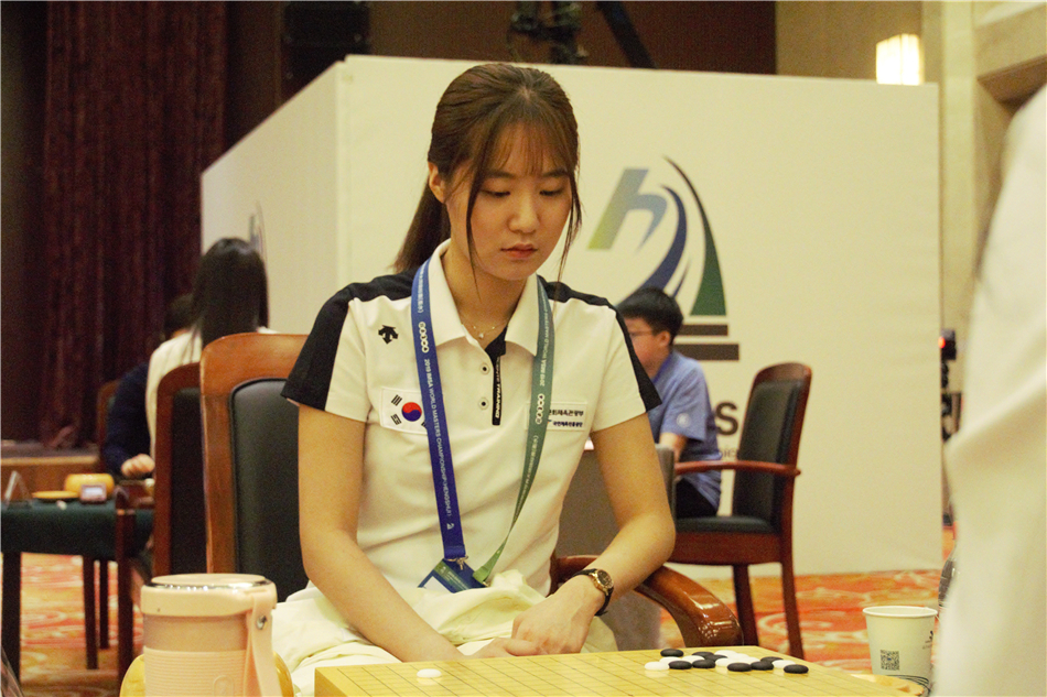 高清-智力大师赛围棋团队赛首轮於之莹战崔精