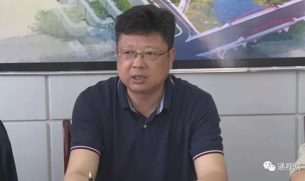 熊亚平督办柳堤滨河公园项目建设_通城县