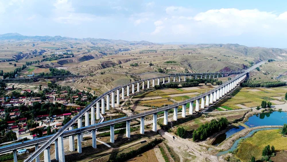 劳模风采用双脚丈量大准线