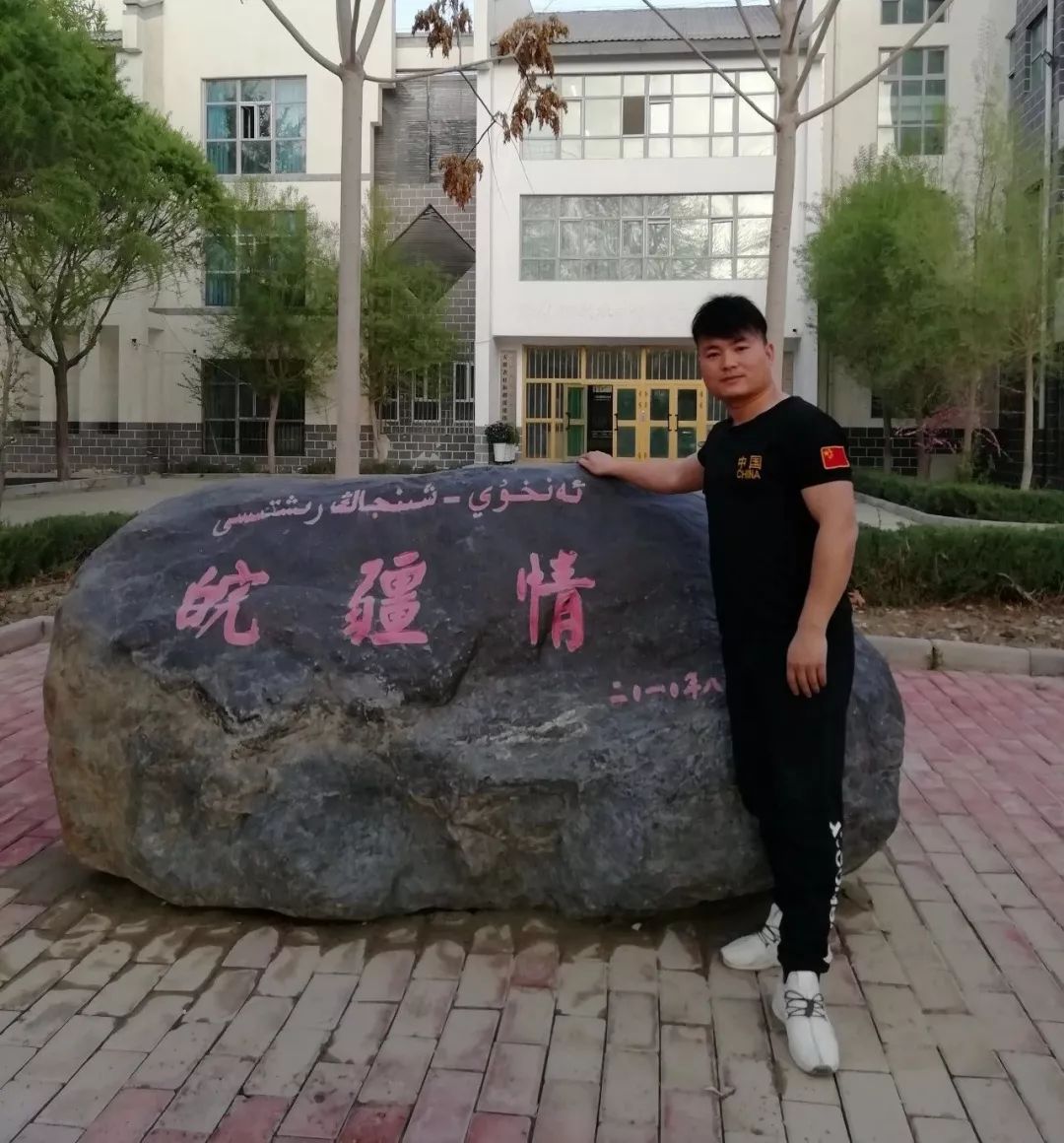 皮山县高级中学 校服图片