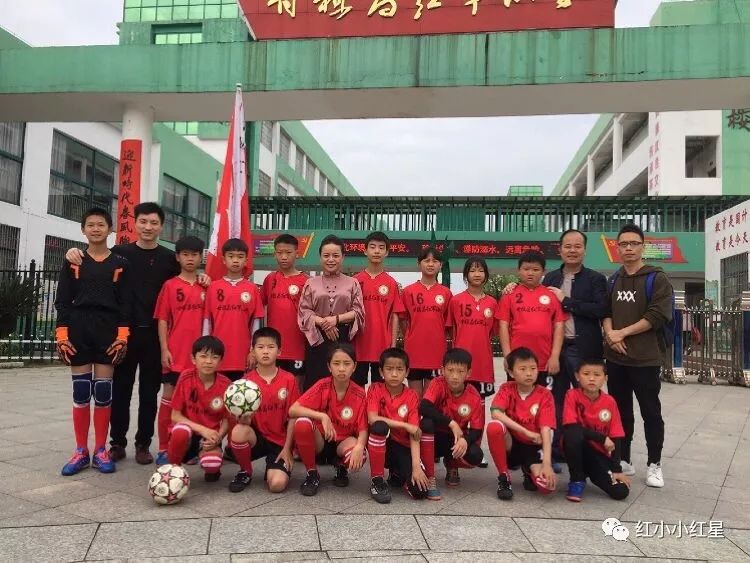 阳光下的角逐江西甘祖昌红军小学足球队荣获2019莲花县体彩杯中小学生