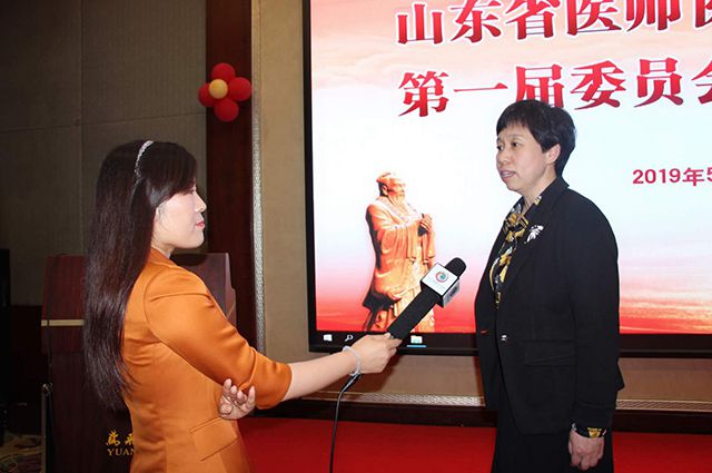 滨州医学院附属医院许红梅副院长接受记者采访