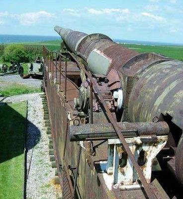 德国的克虏伯公司研制了一种210毫米口径的"贝尔莎"铁道炮