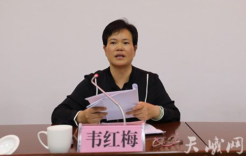 县委副书记韦红梅,县委常委,常务副县长李保平,县委常委,组织部长韦