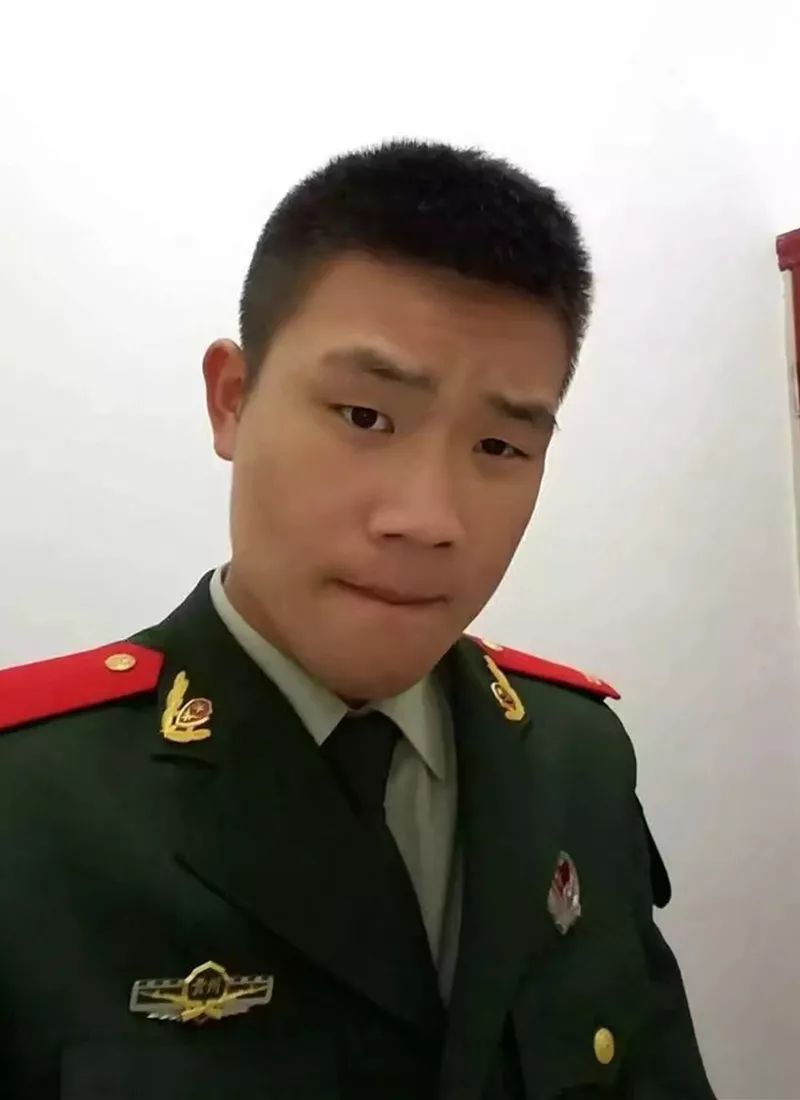 武警上等兵证件照图片