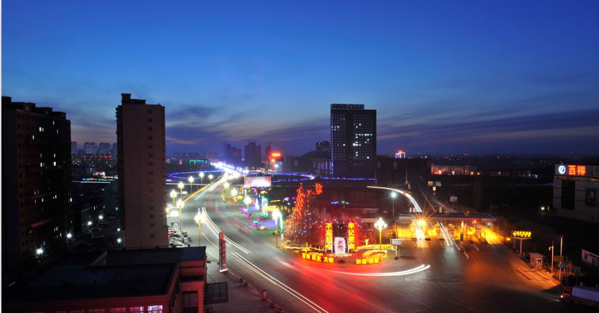 4月18日,海城市西柳镇西柳中国商贸城内, 来自西柳镇的机关党员干部