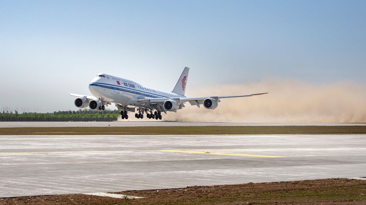 (摄影:冰凉) 大飞机抬头起飞. 国航