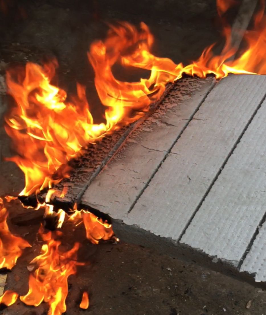 让少年高层跌落的保温层,到底是个什么东西?