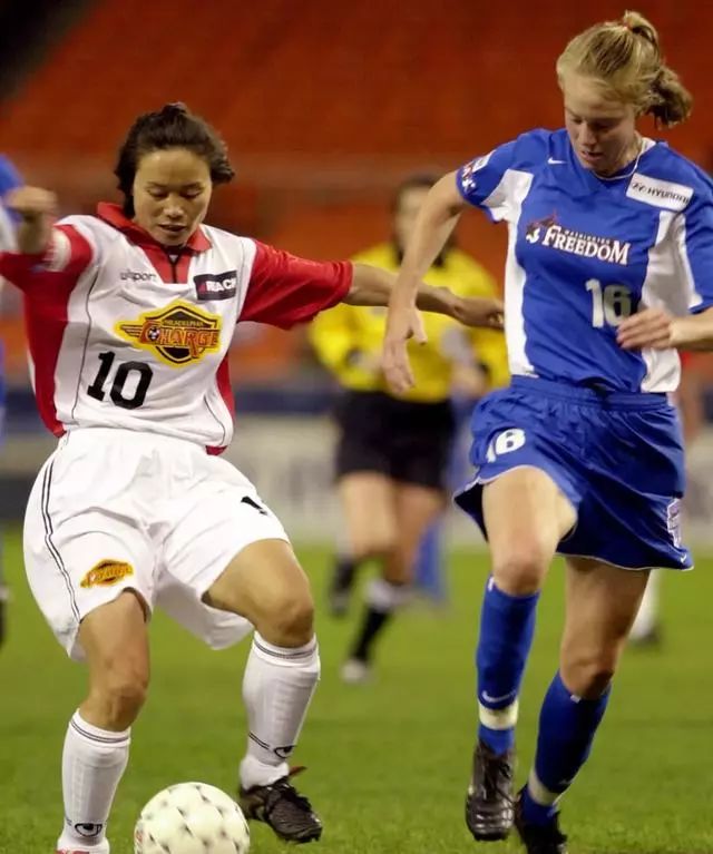 女足历史上最伟大的10号如果不踢球她就去造汽车了