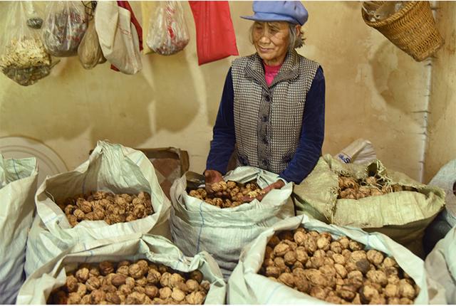 农民小伙辞职回家乡发展,只为帮助村民农产品走出大山