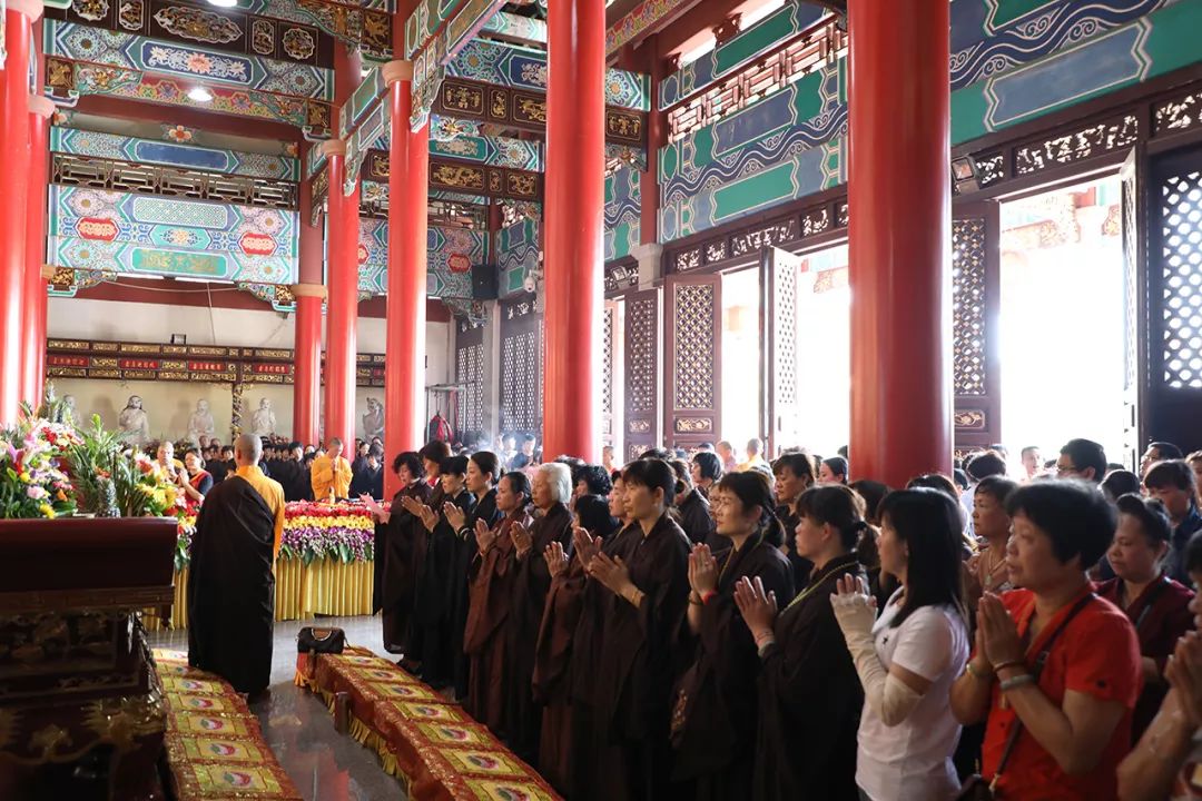 陆丰清峰禅寺四月初八举行浴佛上供法会