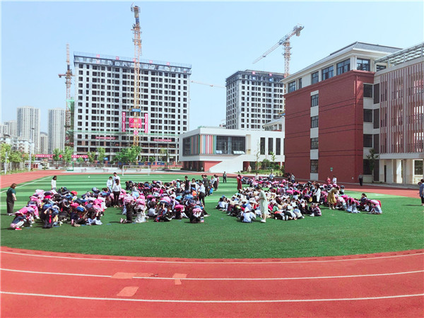 合肥市安三小灵溪校区举行"5.12"防震应急疏散演练