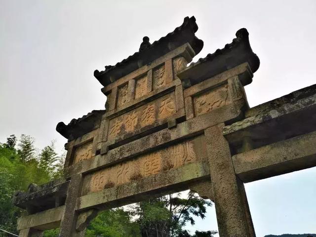 走进龙潭村 | 探索蓝坊节孝牌坊与绝美瀑布