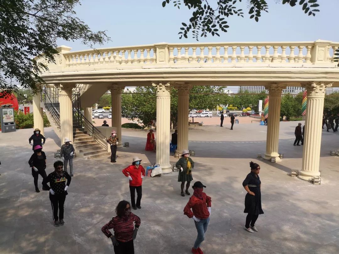 鲅鱼圈世纪门翻新啦换上淡黄衣漂亮