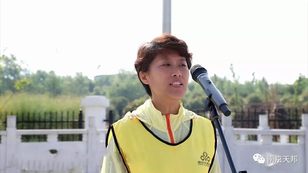 总裁判长候军老师宣读裁判要求▲裁判员代表谢丽芳老师宣誓▲运动员