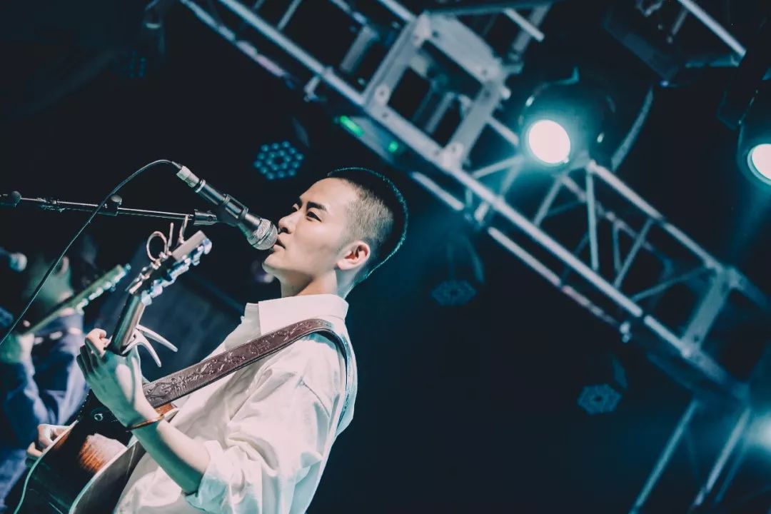 这可能是你看过最棒的演出开场之一柳爽2019如影巡演前三站回顾