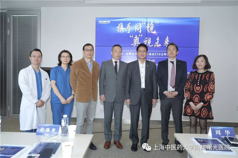 操作演示阶段,斎藤教授,东方医院徐美东教授以及曙光医院冯卓医生分别