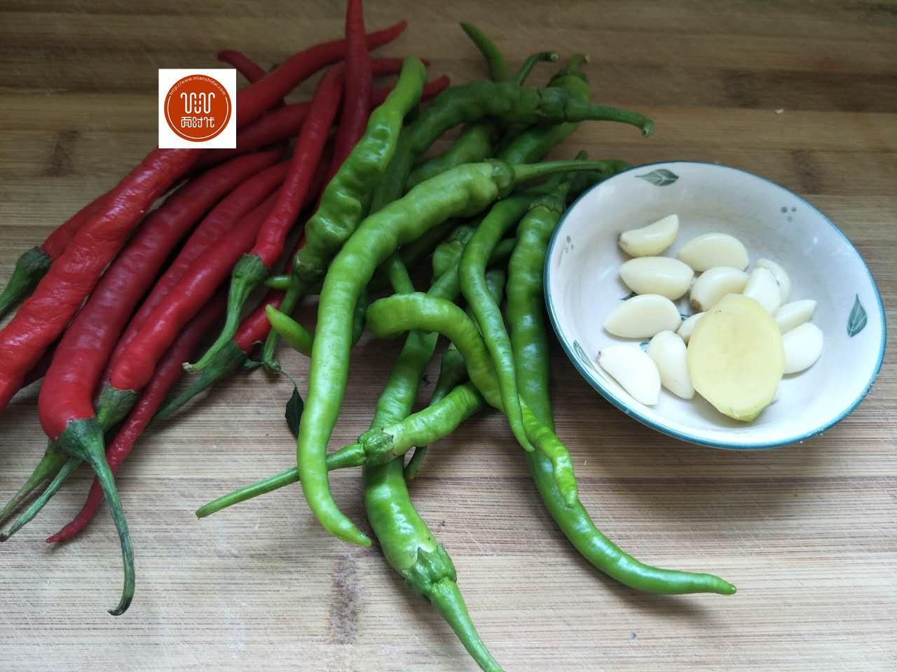 辣椒还在炒着吃吗?教你这种做法,比吃肉还过瘾,很多人没吃过!