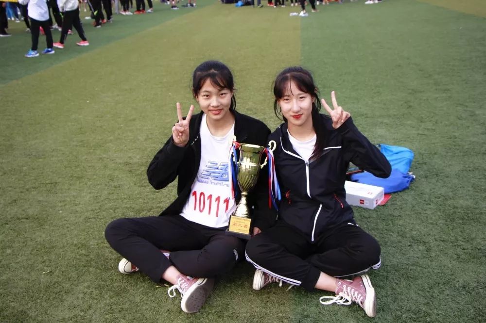 为青春喝彩青西新区胶南一中在新区中小学生暨教职工田径运动会上喜获