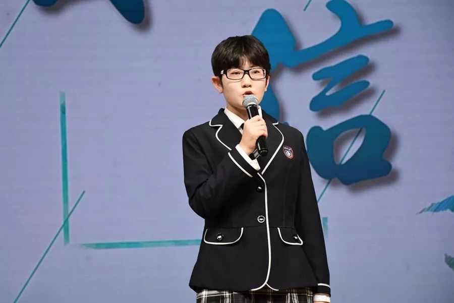 是自尊,自爱,自强的象征",张海悦同学通过分享小泽征尔的故事,阐述了