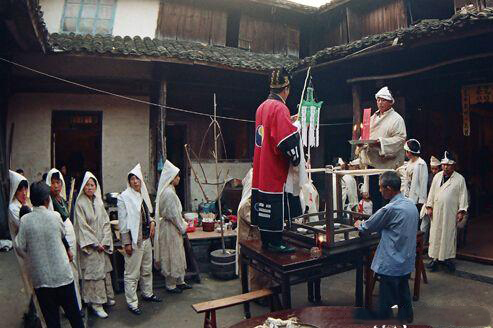 死人下葬后还要做七每7天悼念一次为何五七最重要