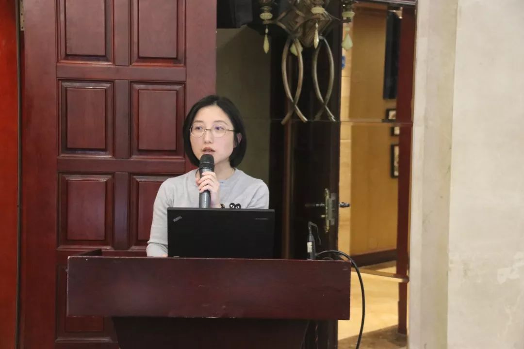 在论坛上讲课温州医科大学眼视光医院专家余新平在论坛上讲课返回搜狐