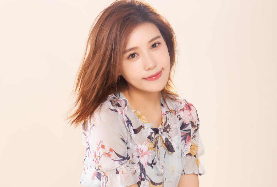 进军过好莱坞都未火,如今去了一次戛纳火了_施予斐