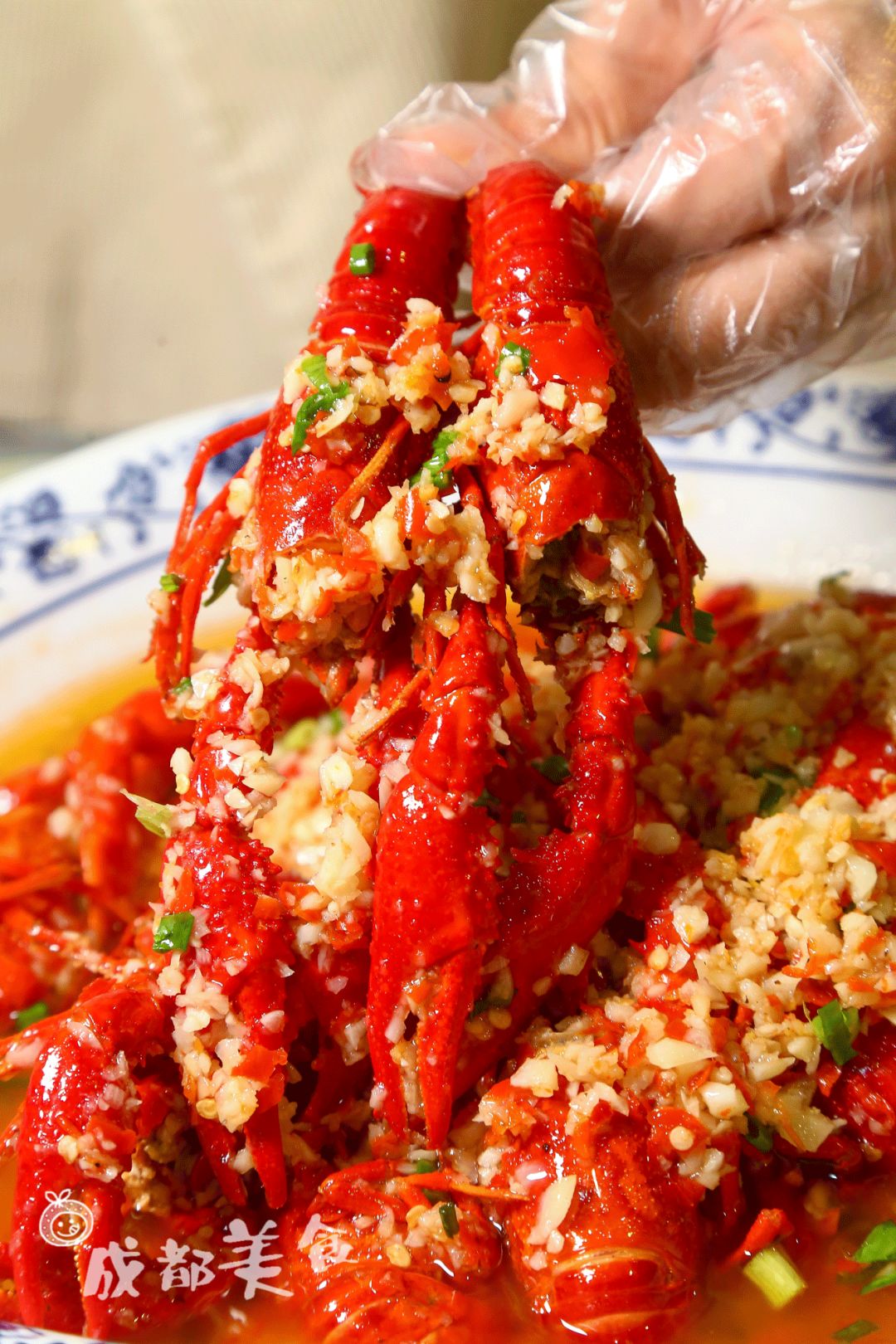 老居民区炒了23年的鱼香小龙虾九几年就开奔驰宝马来吃