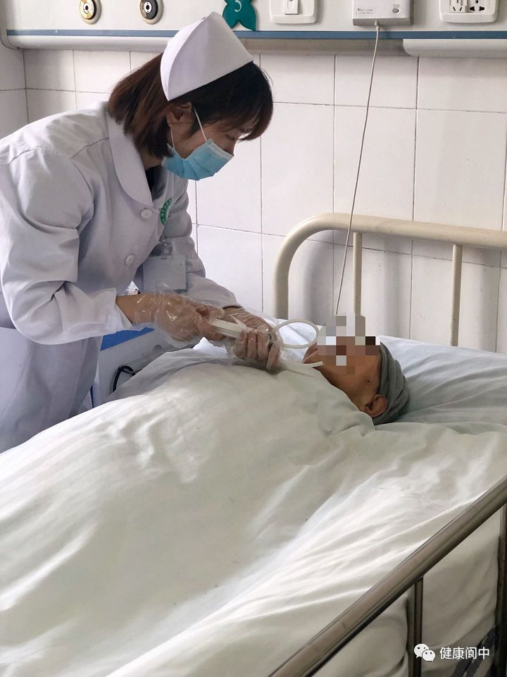 刚好是王娅雯值班,医院来了一位肠梗阻的老年患者,需要行胃肠减压