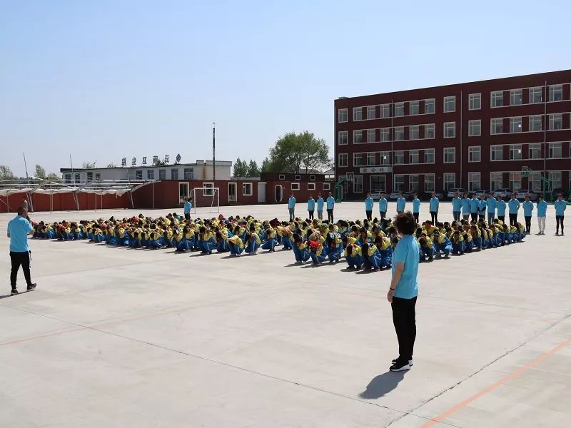 教育局,卫健局,消防大队,东辽县人民医院等多部门联合,在云顶小学开展