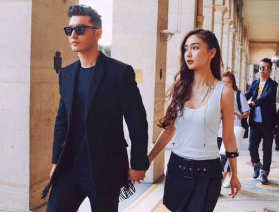 便开始敞开心扉与baby热聊,还把自己男朋友的照片给angelababy看