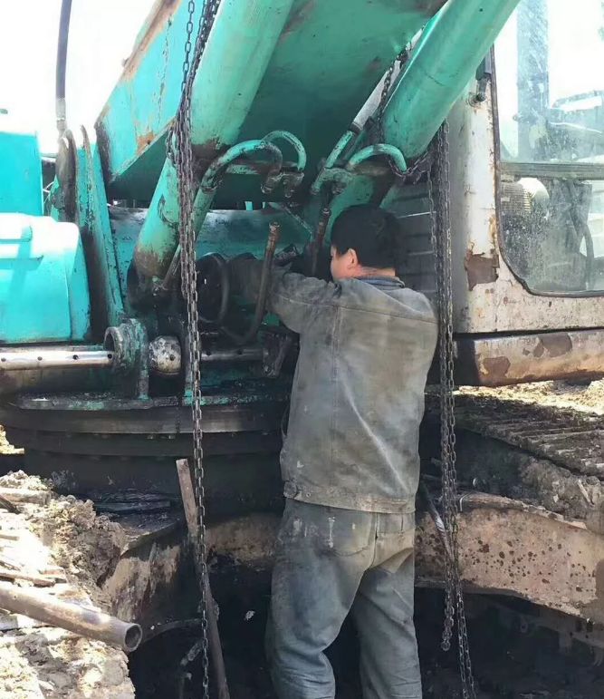 挖机修理工的8个日常太扎心了