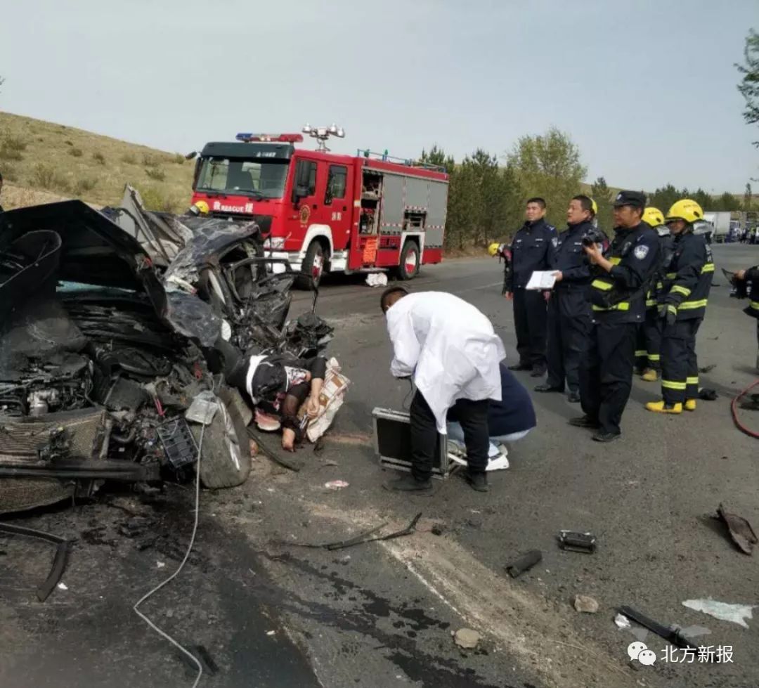 悲惨!轿车与重型半挂牵引车相撞 司机当场身亡