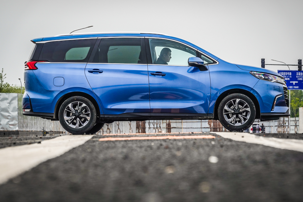 「对比试驾」入门mpv对决 上汽大通maxus g50 vs 广汽传祺gm6