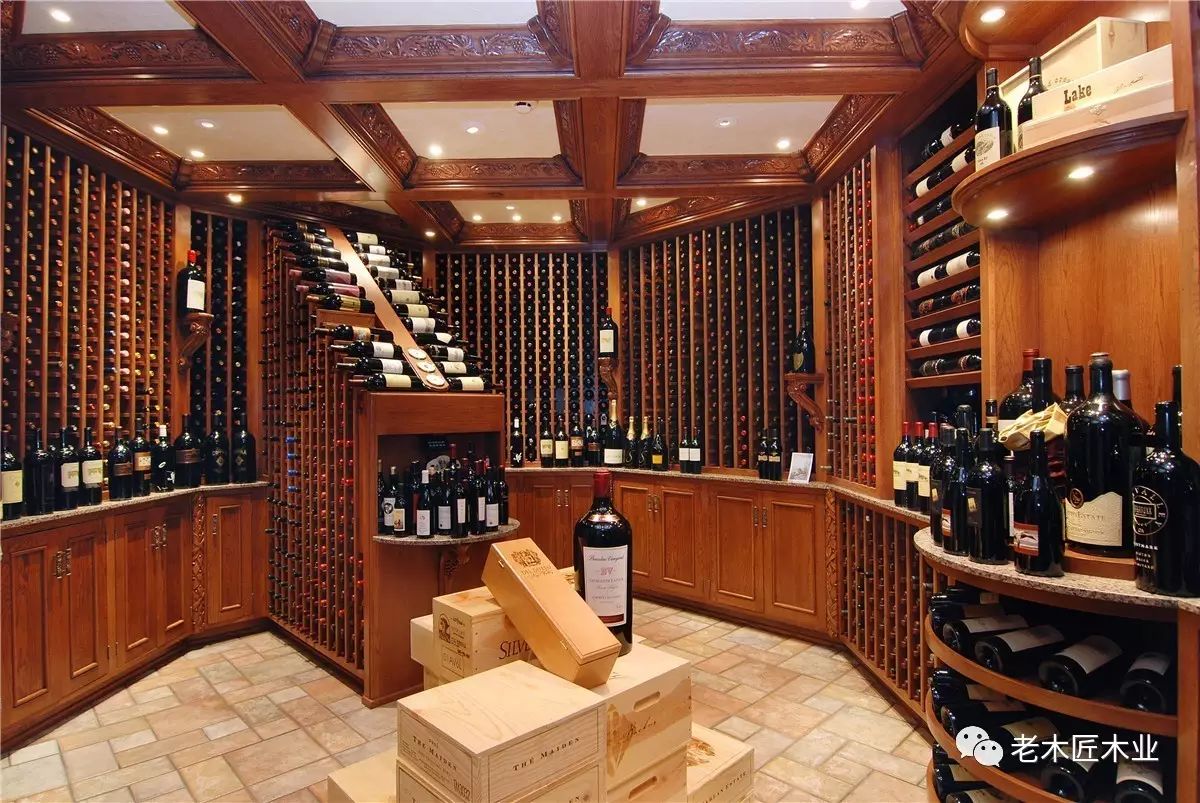 下面是老木匠原木全屋定制提供的整体酒窖效果图大家一起来欣赏吧.