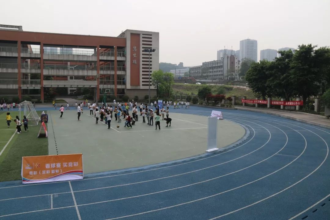 重庆市沙坪坝区上桥南开小学全体师生参加开幕式2019年3月25日,2019年