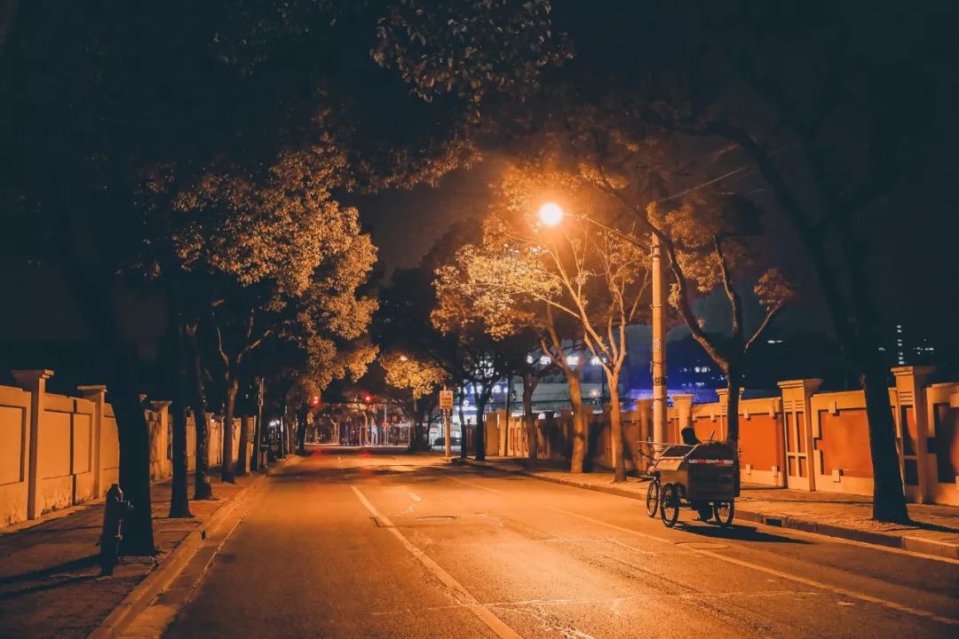深圳深夜的另一面正是我爱这座城市的模样