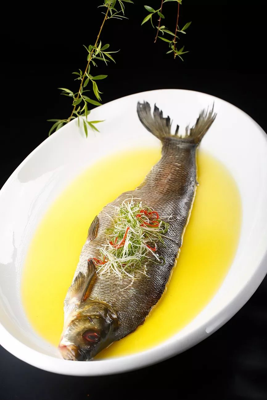 清蒸江白鱼, 嫩嫩的鱼肉配上醇香的汤汁,鲜香极了.