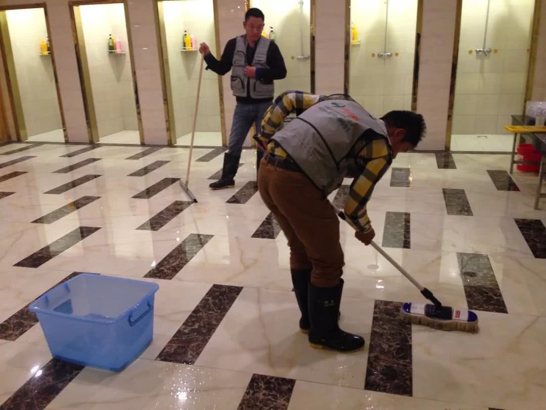 新型地面瓷砖防滑处理剂让地面湿滑问题不再出现