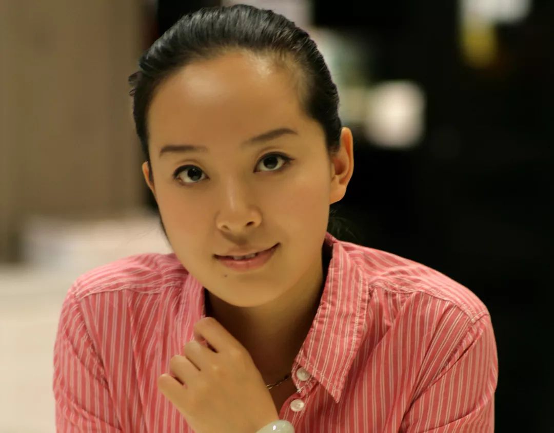 毕业于中国戏曲学院,师从张秀麟,吴纪敏,谢晔华,藤莉,王志怡,宋丹菊