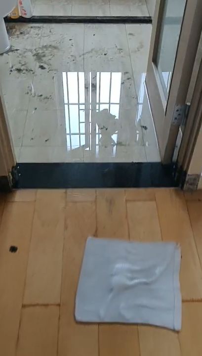 害得隔壁家爆水管堵住自己的下水道就算了,你可曾在下水道掏出一坨