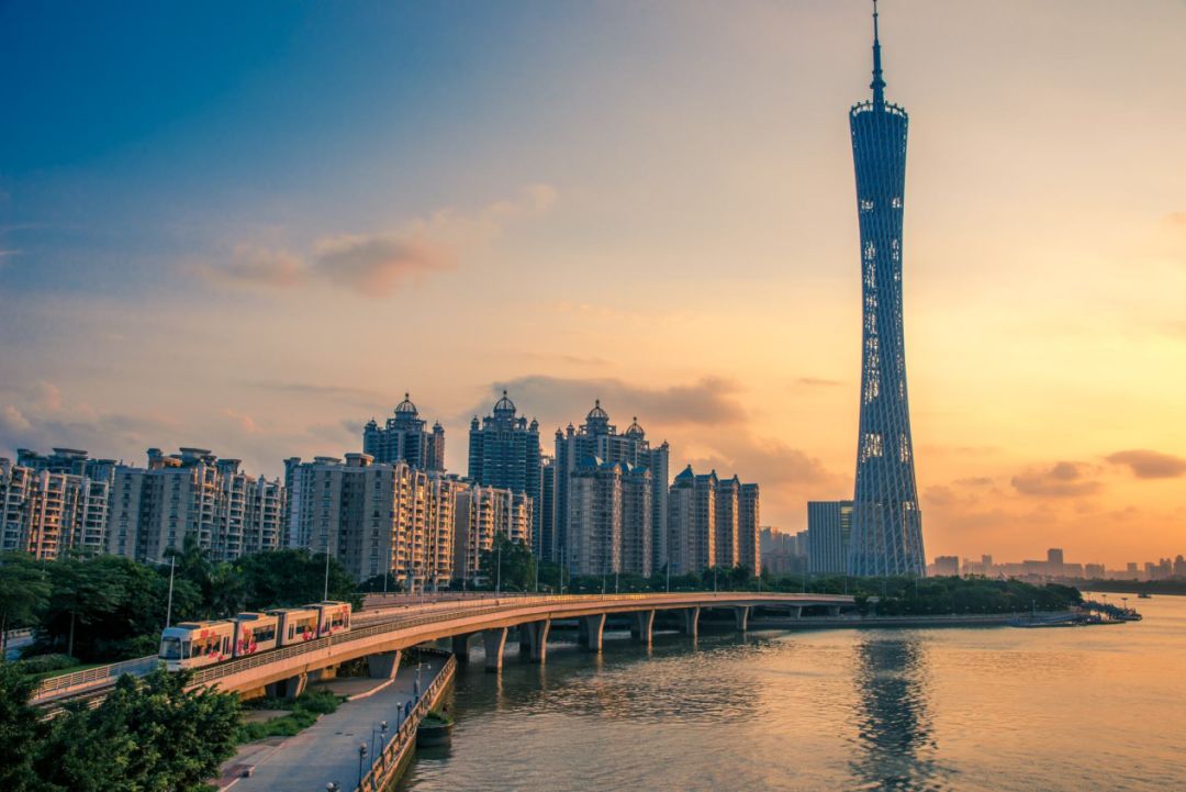 于城芯处瞰江而居的真谛一如上海的黄浦江,广州的珠江