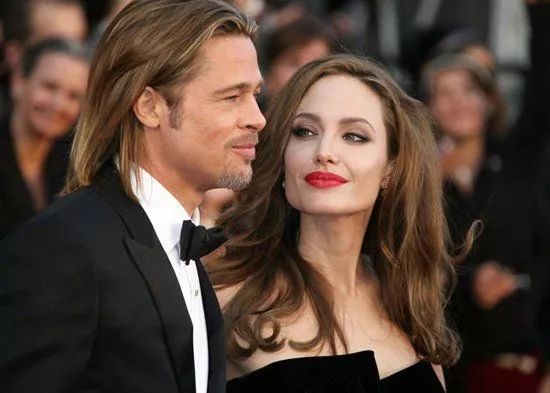 2013年,朱莉皮特现身戛纳红毯2009年《无耻混蛋》戛纳首映,夫妻档亮相